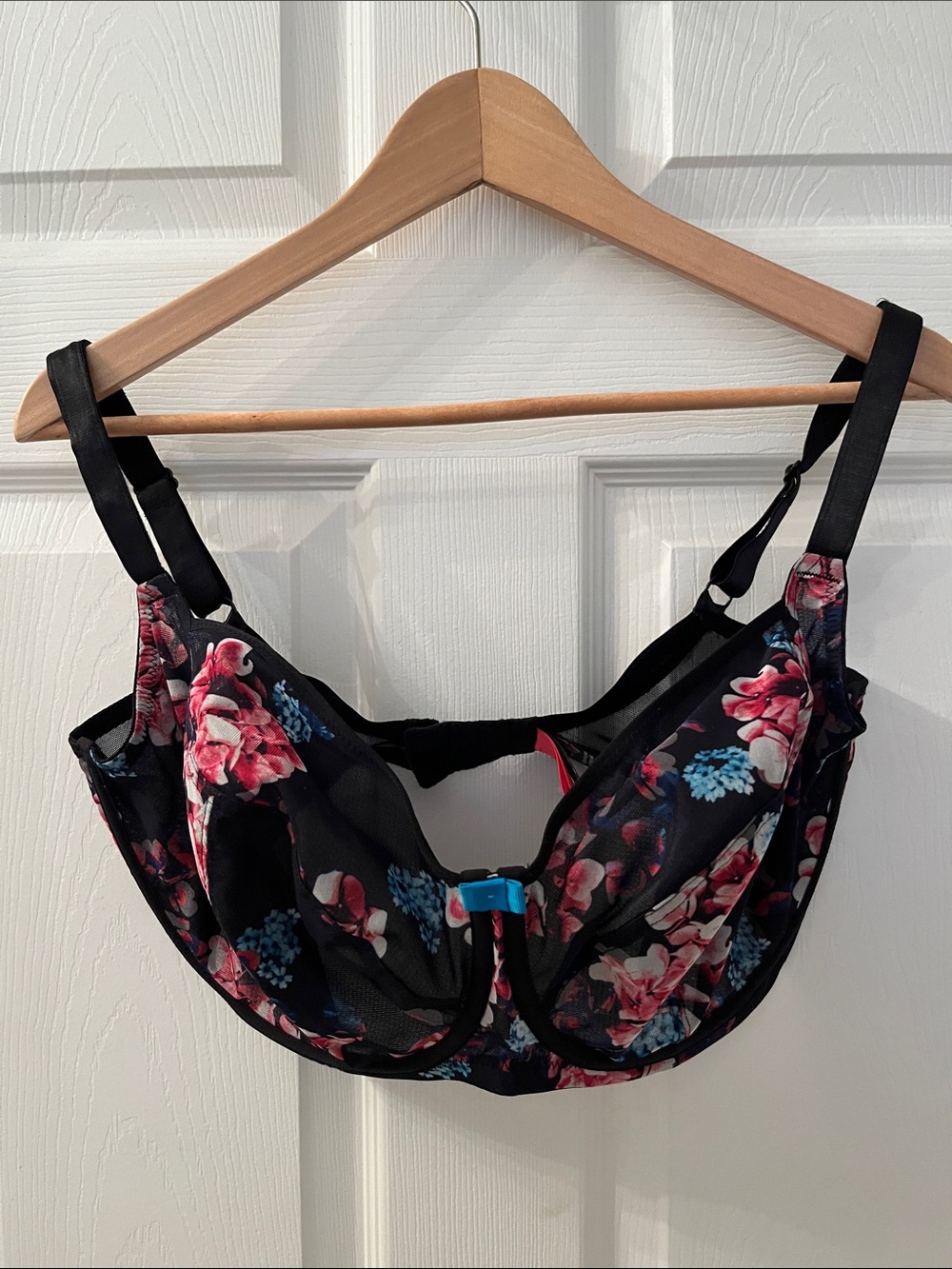 Floral Mesh Underwire Bra in Black and Pink